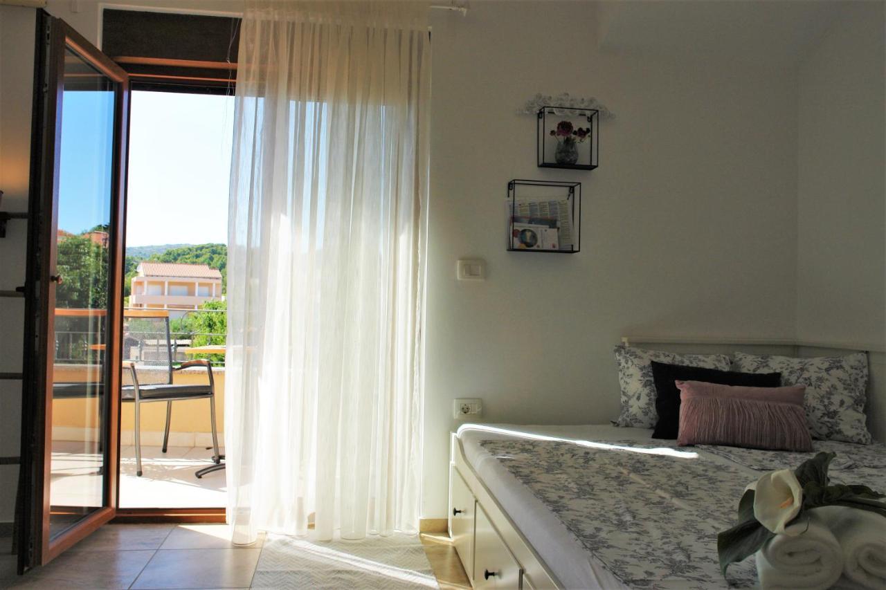 Iva Apartmani Vodice Kültér fotó