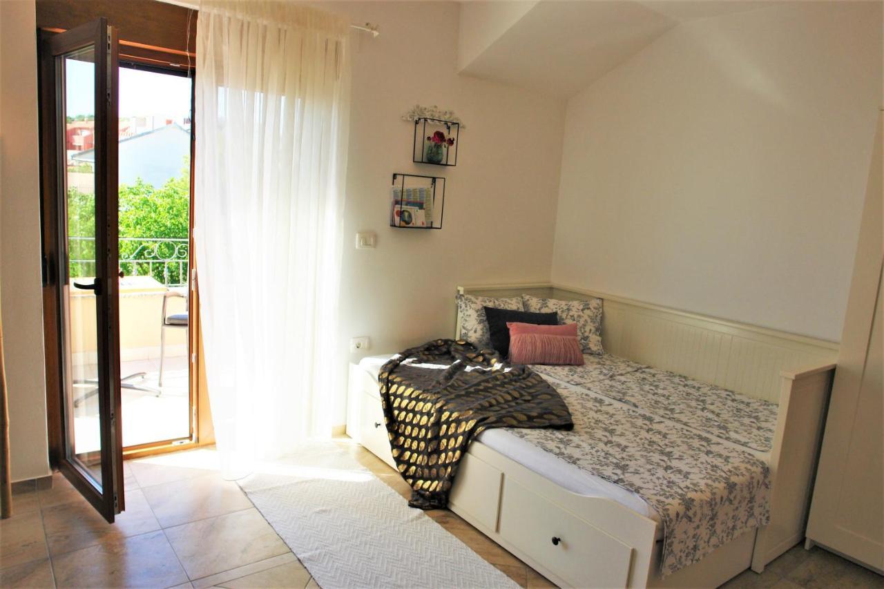 Iva Apartmani Vodice Kültér fotó
