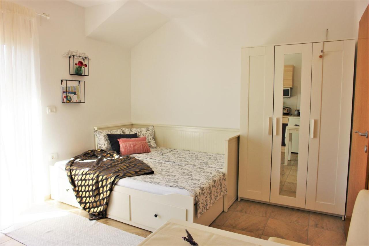 Iva Apartmani Vodice Kültér fotó
