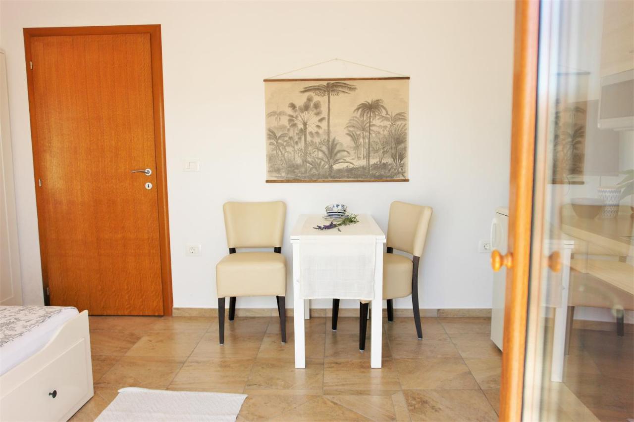 Iva Apartmani Vodice Kültér fotó