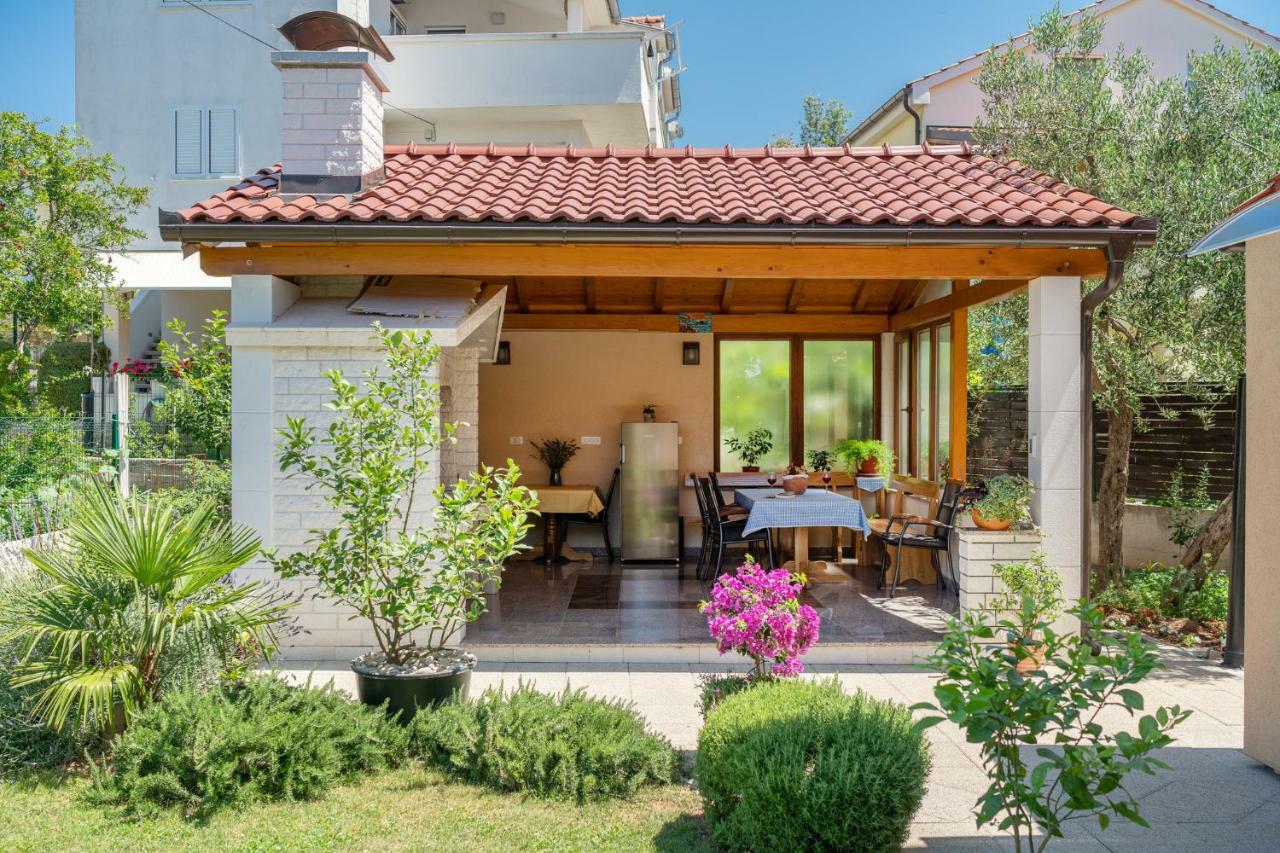 Iva Apartmani Vodice Kültér fotó