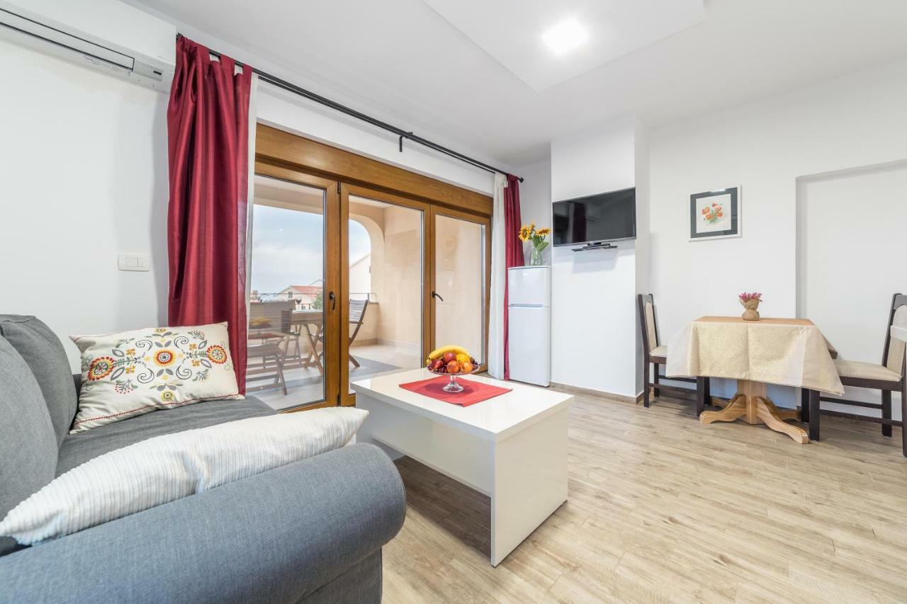 Iva Apartmani Vodice Kültér fotó